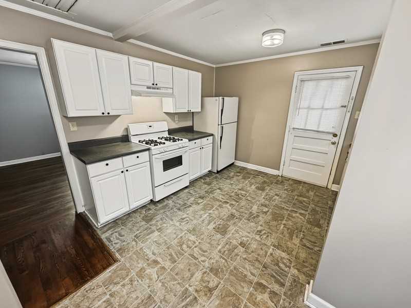 1117 Goodman St - Photo 6 of 19
