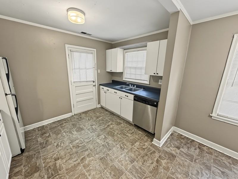1117 Goodman St - Photo 7 of 19
