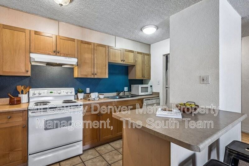 2500 S York St #213 - Photo 5 of 18