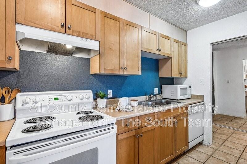 2500 S York St #213 - Photo 6 of 18