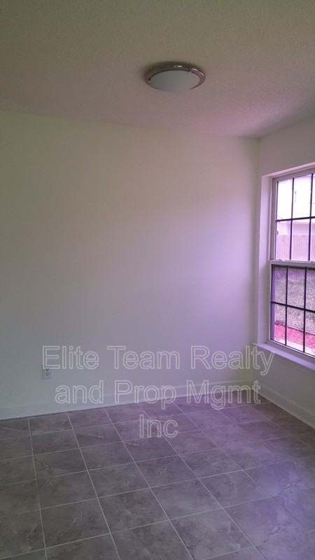 8209 Lamplighter Pl - Photo 4 of 12