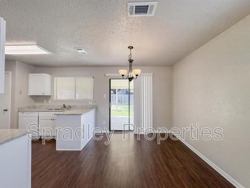 4801 Stone Ridge Dr - Photo 4 of 15
