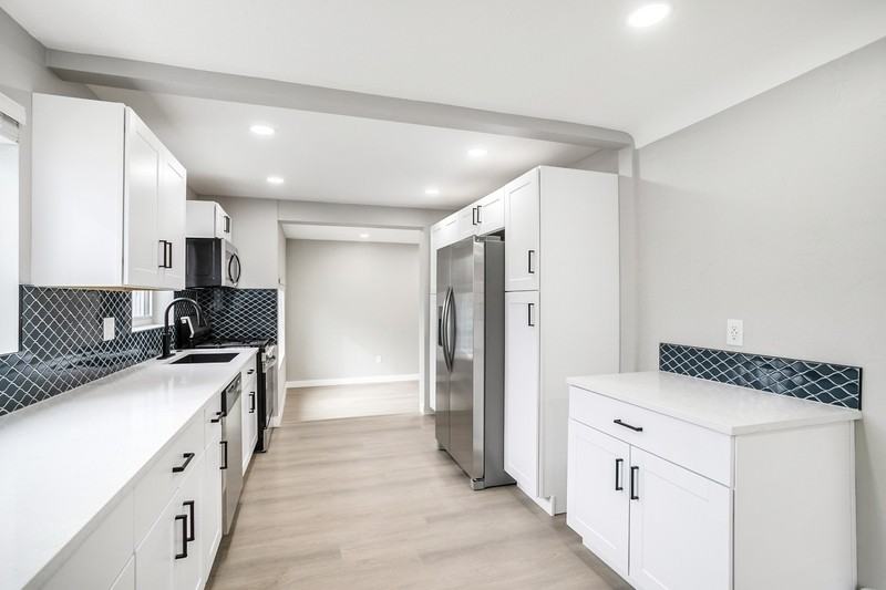 2862 Poplar St - Photo 4 of 39