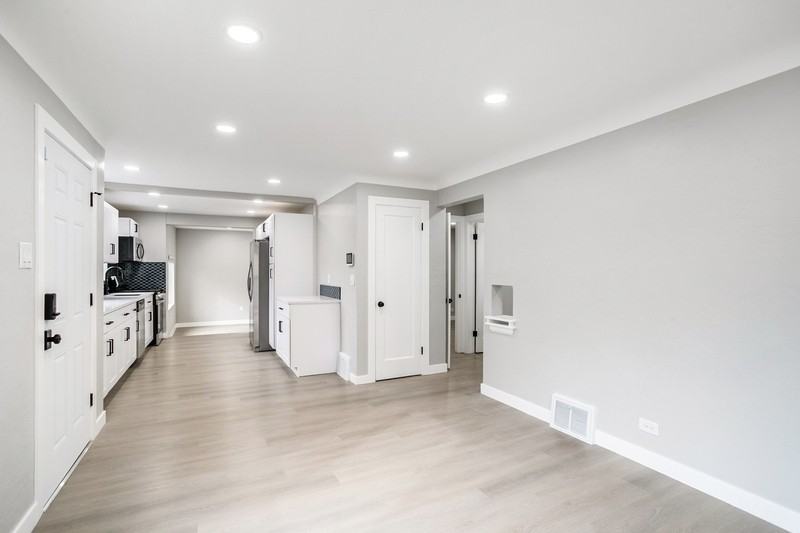 2862 Poplar St - Photo 6 of 39