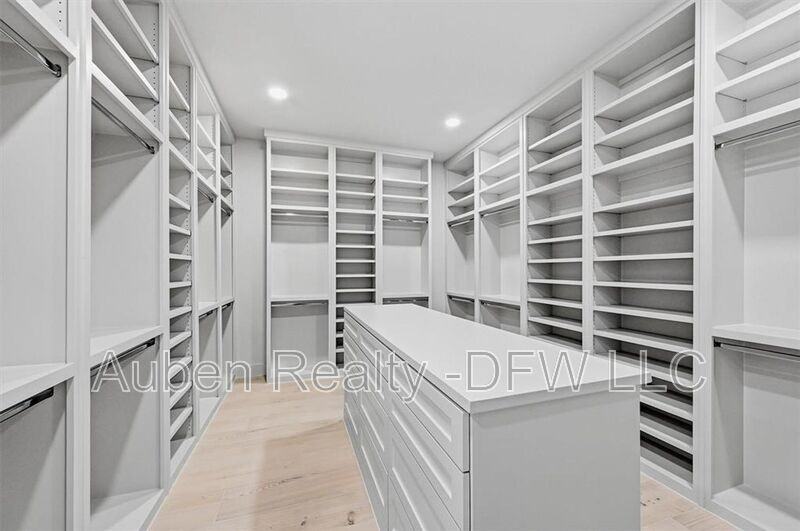2284 Cowan Rd - Photo 6 of 18