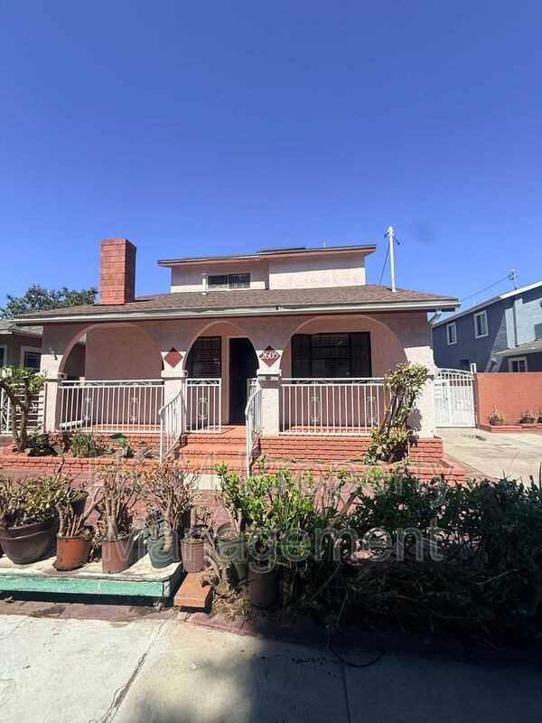 2605 E Washington St - Photo 2 of 50