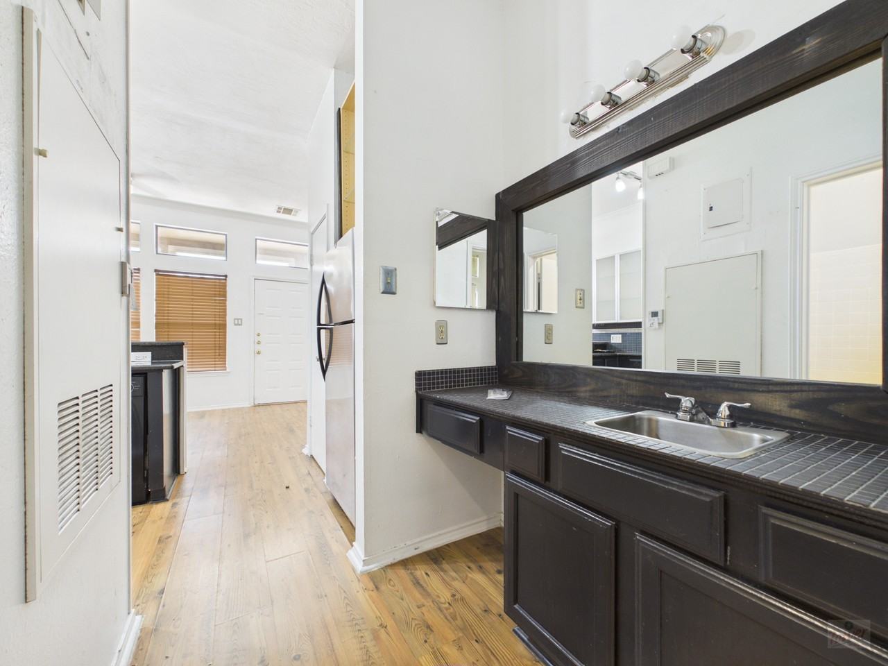 2802 Nueces St #307 - Photo 5 of 19
