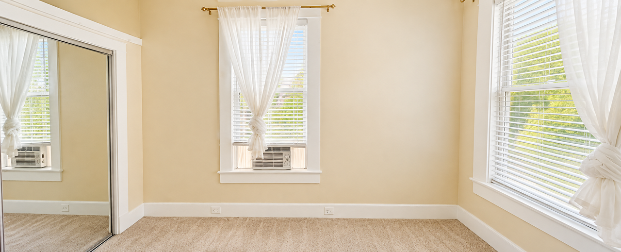 1006 W 22nd St - Photo 5 of 16