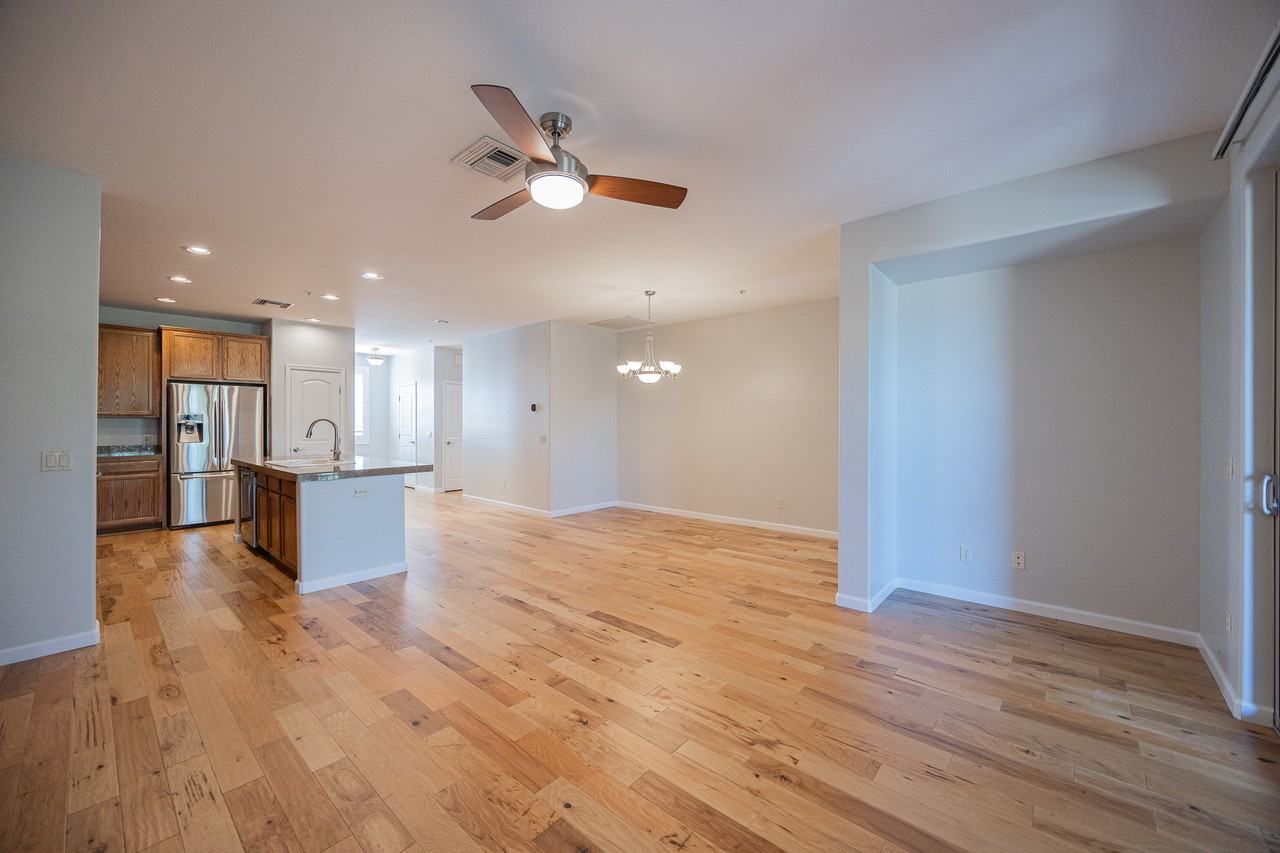 10655 N 9th St #213 - Photo 5 of 36