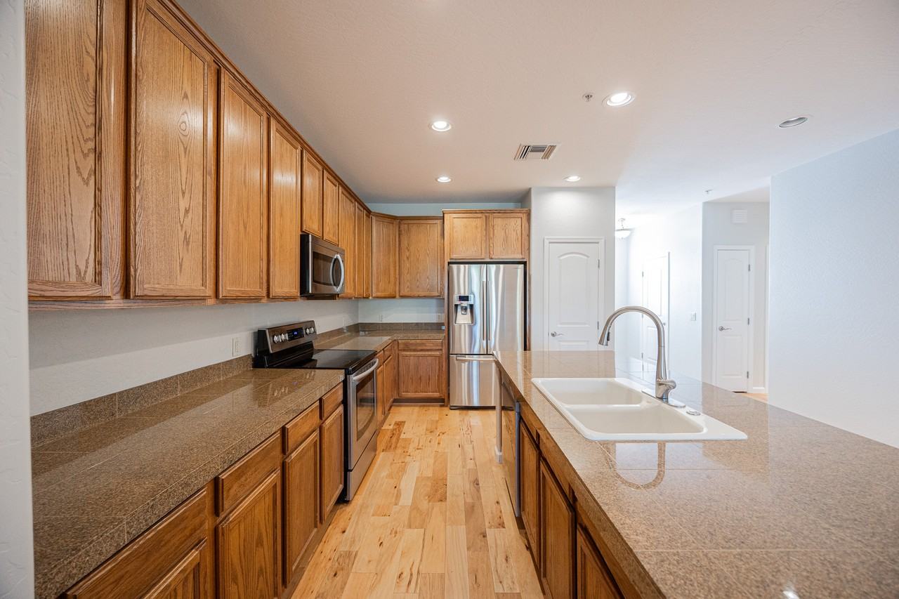 10655 N 9th St #213 - Photo 7 of 36