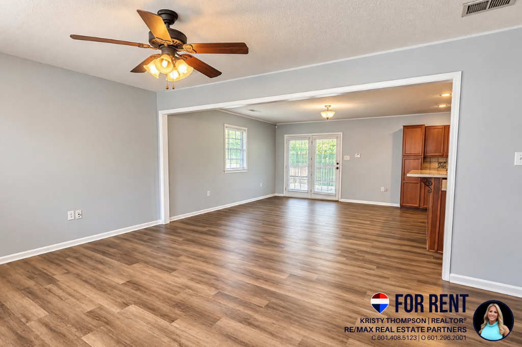 300 Venetian Way - Photo 6 of 22
