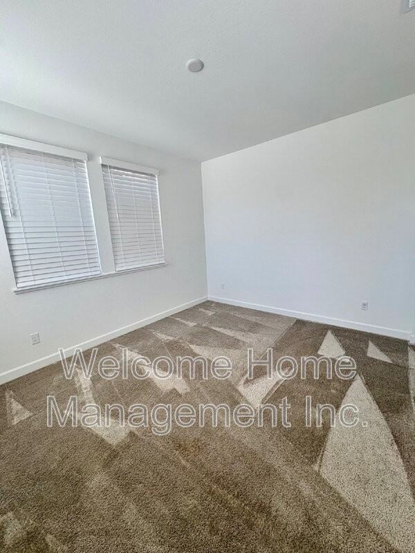 1945 Chandler Dr - Photo 4 of 21