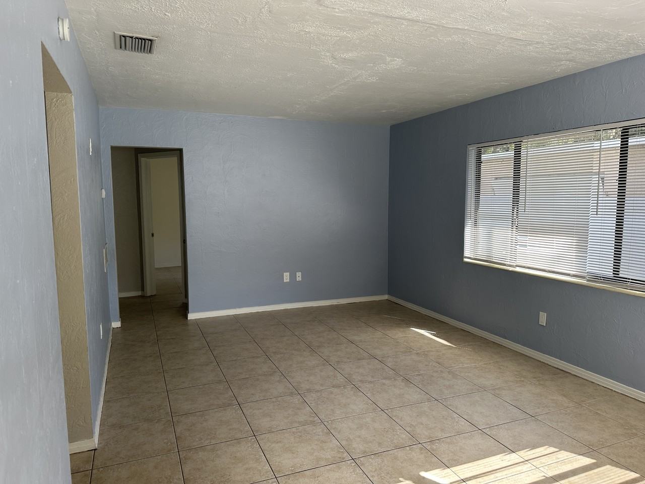 7217 N Ola Ave - Photo 2 of 15