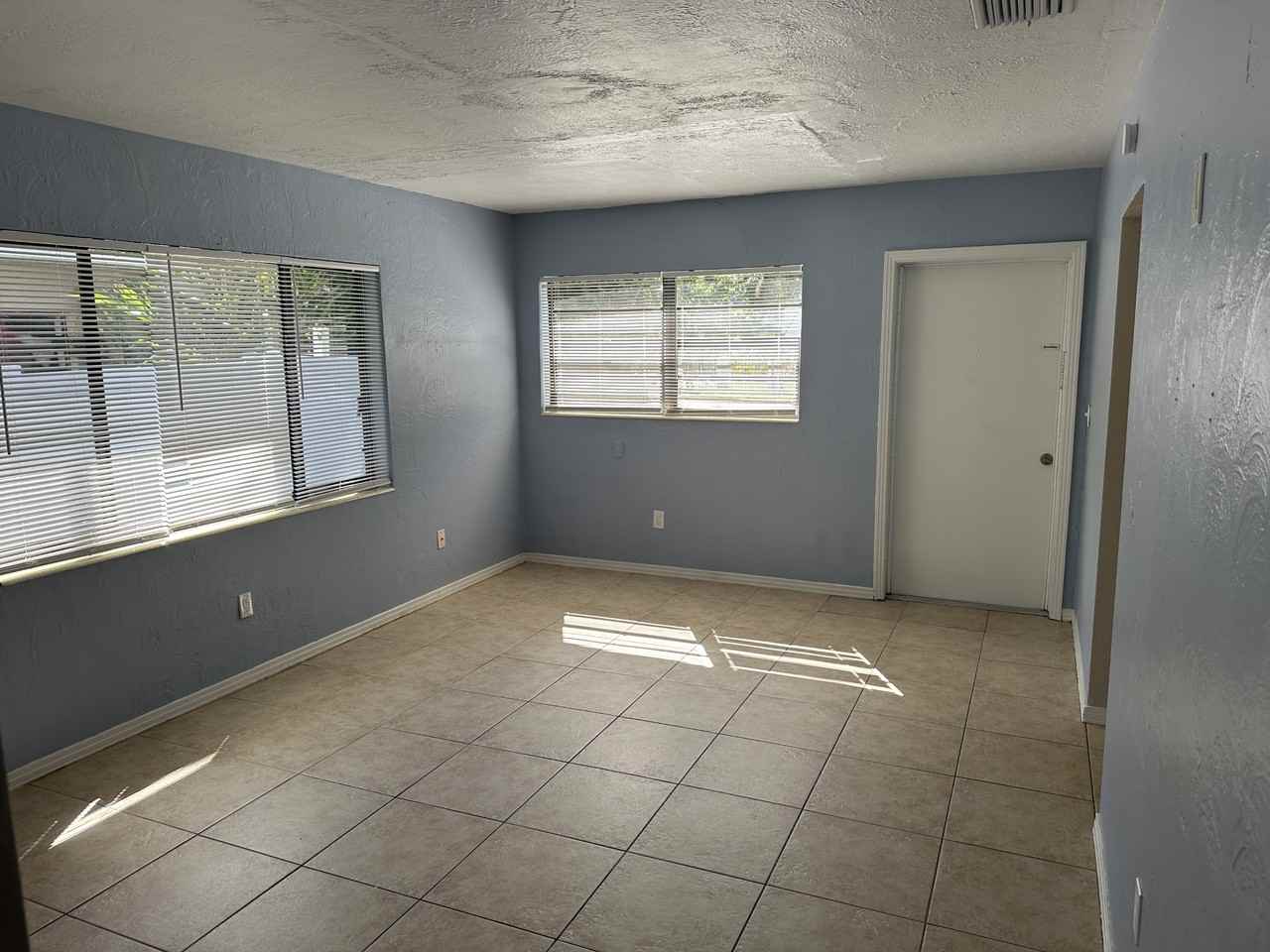 7217 N Ola Ave - Photo 3 of 15