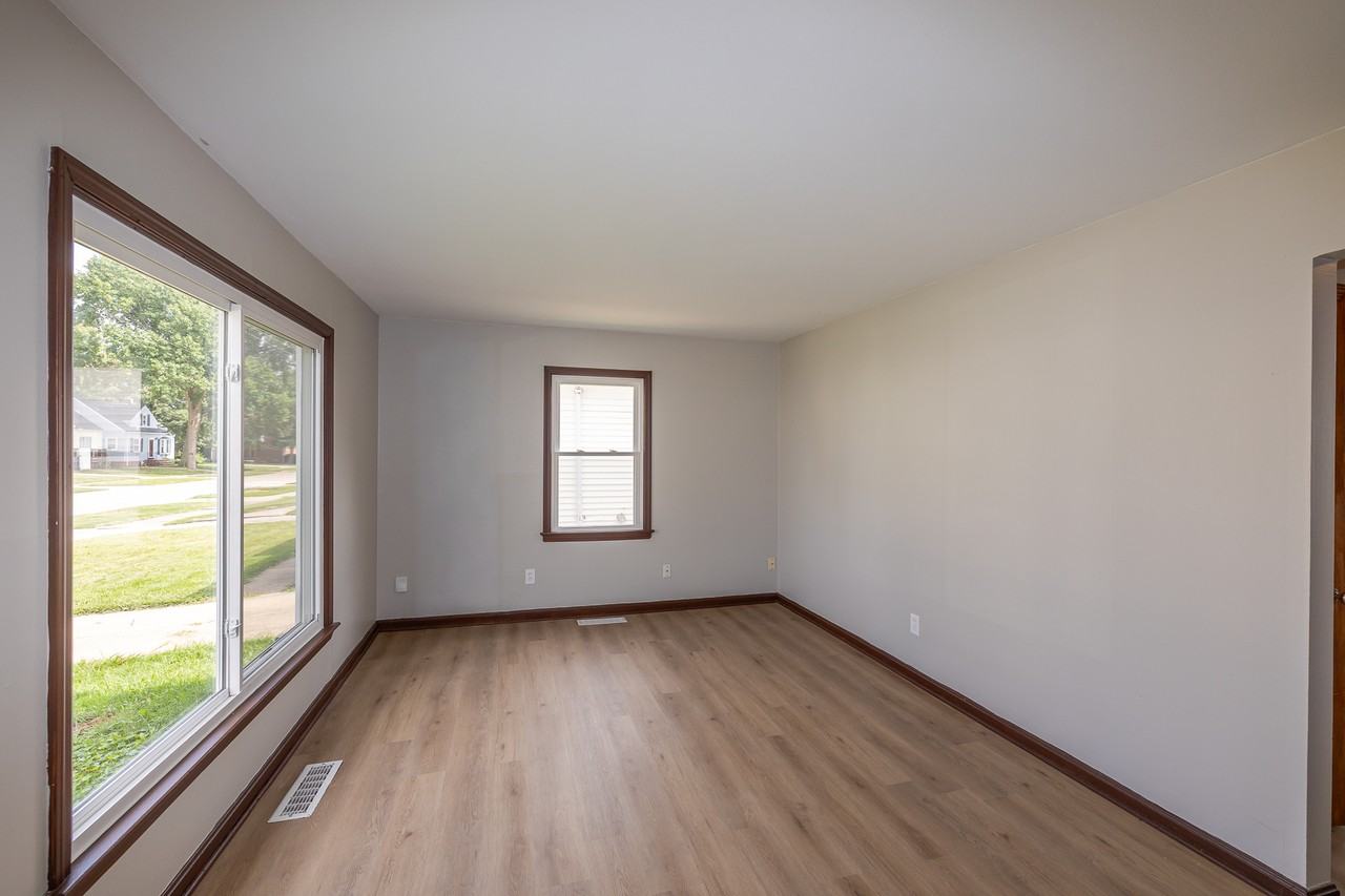 5607 Allanwood Dr - Photo 3 of 23