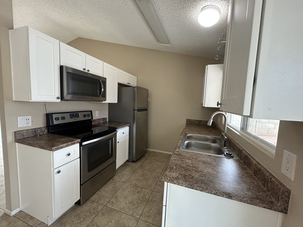3041 W Monona Dr - Photo 6 of 32