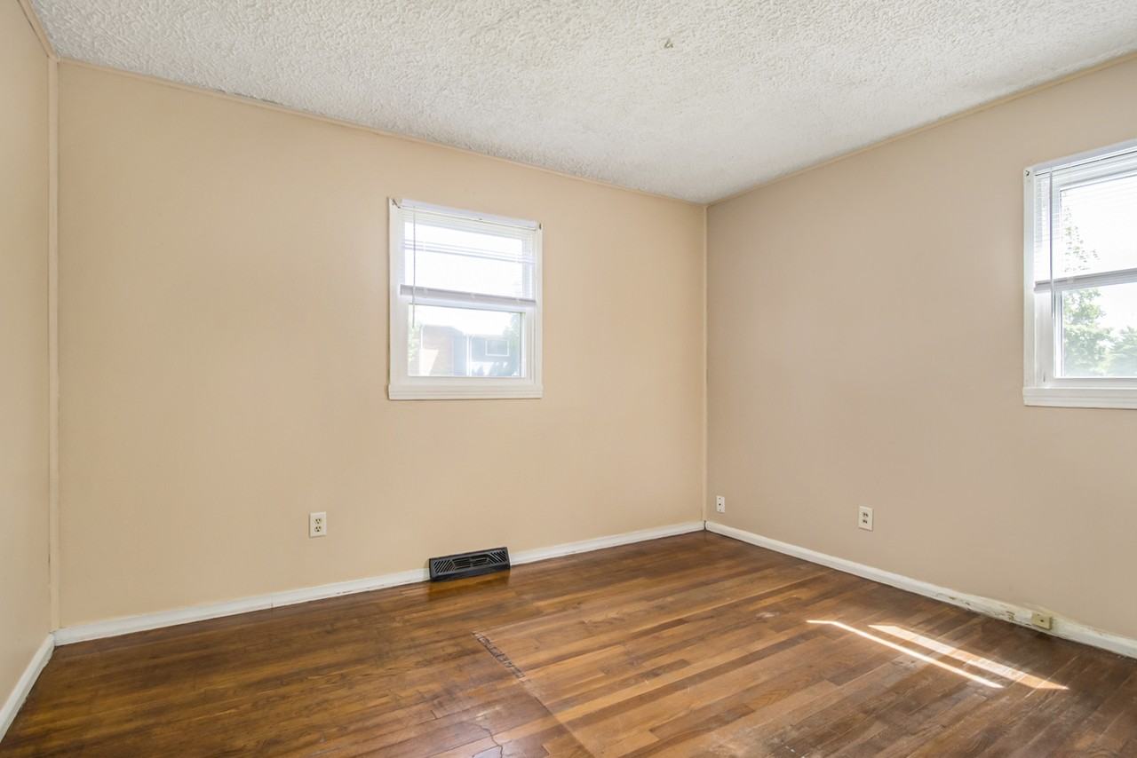 919 W Jefferson Blvd - Photo 6 of 12