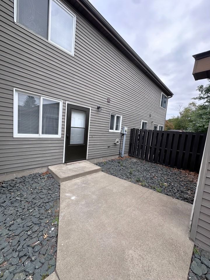 333 Odanah Ave #4C - Photo 2 of 24