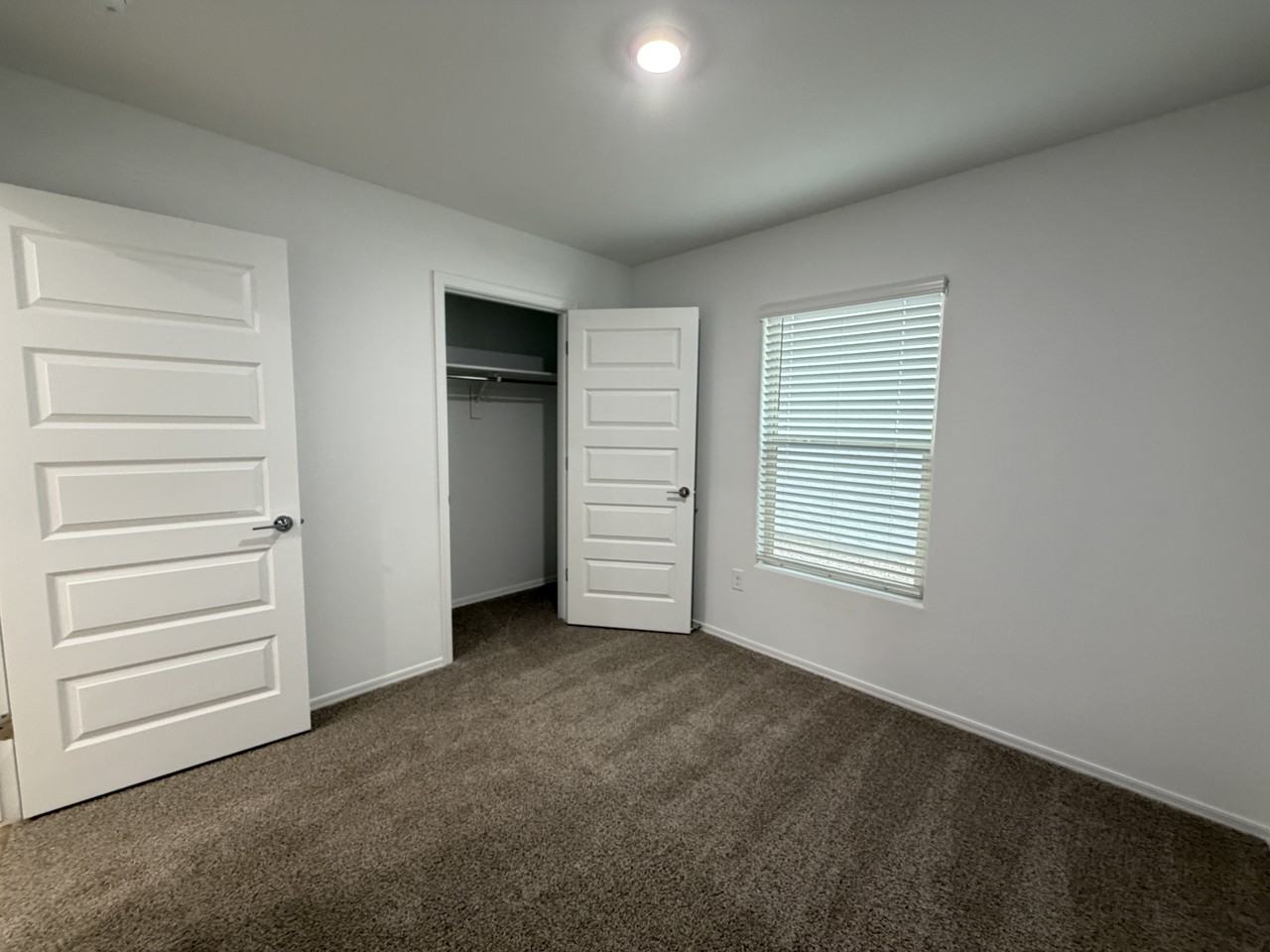 10443 W Guildford Ln - Photo 4 of 15