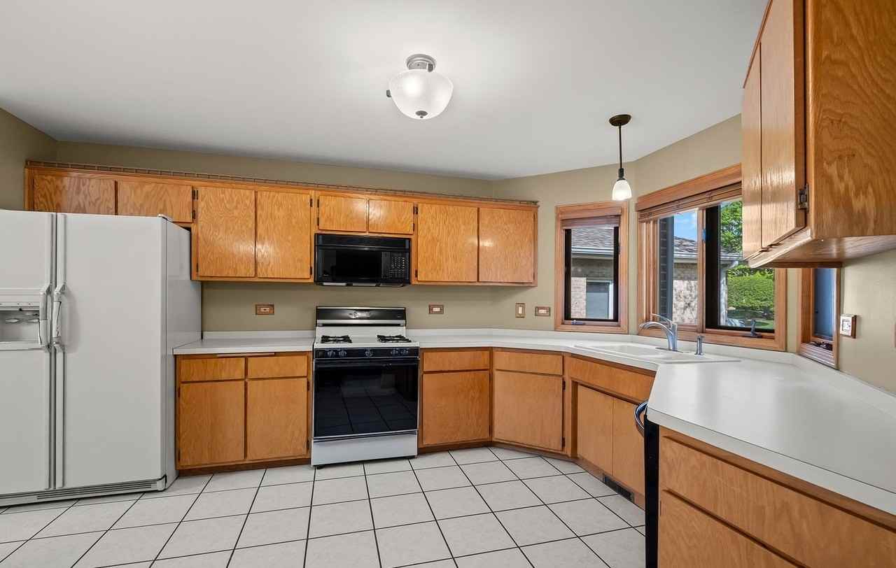 11921 Dunree Ln - Photo 3 of 26