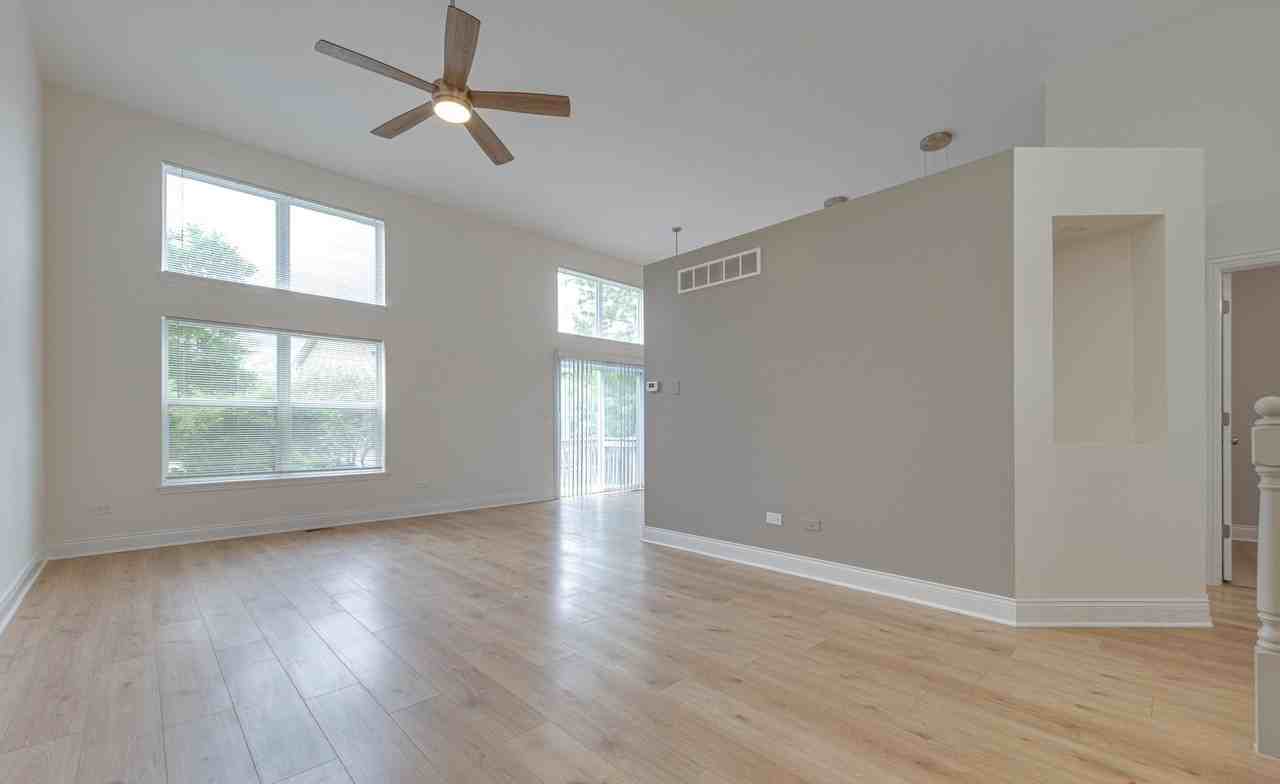 386 Gladstone Ln - Photo 4 of 22