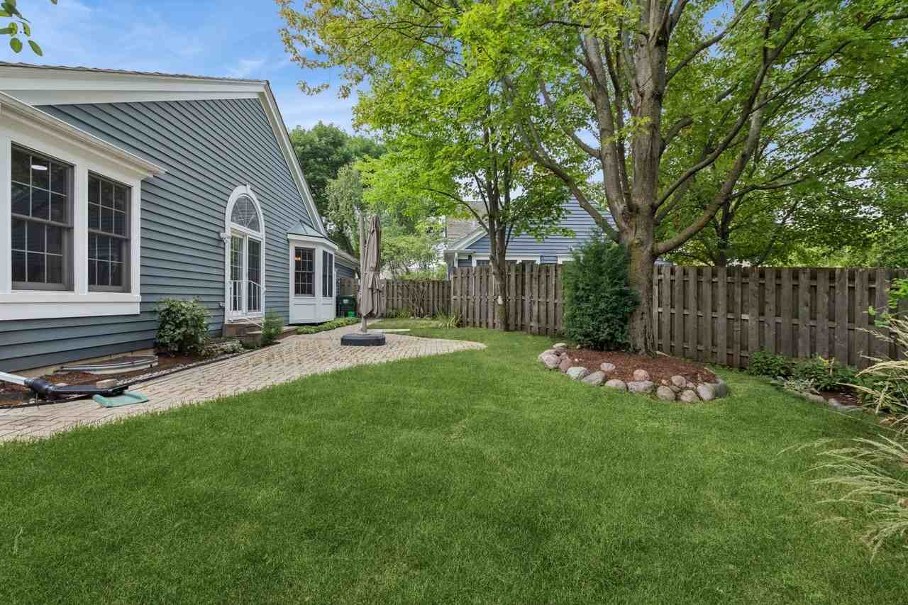 464 Park Barrington Dr - Photo 2 of 24