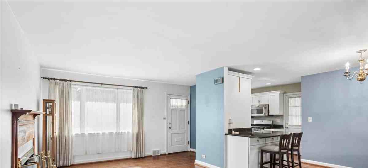 206 N Lincoln Ln - Photo 4 of 20