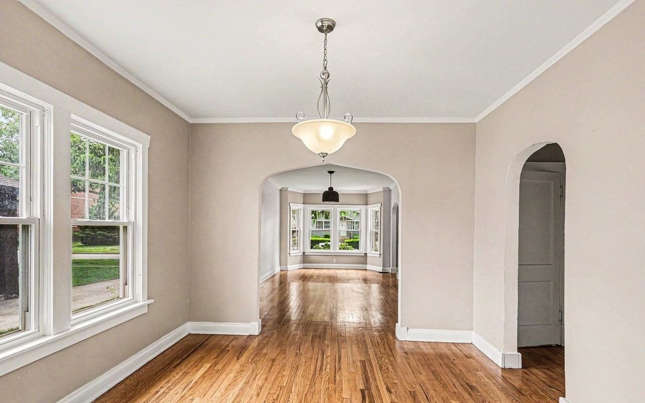 1094 Walter Ave - Photo 5 of 17