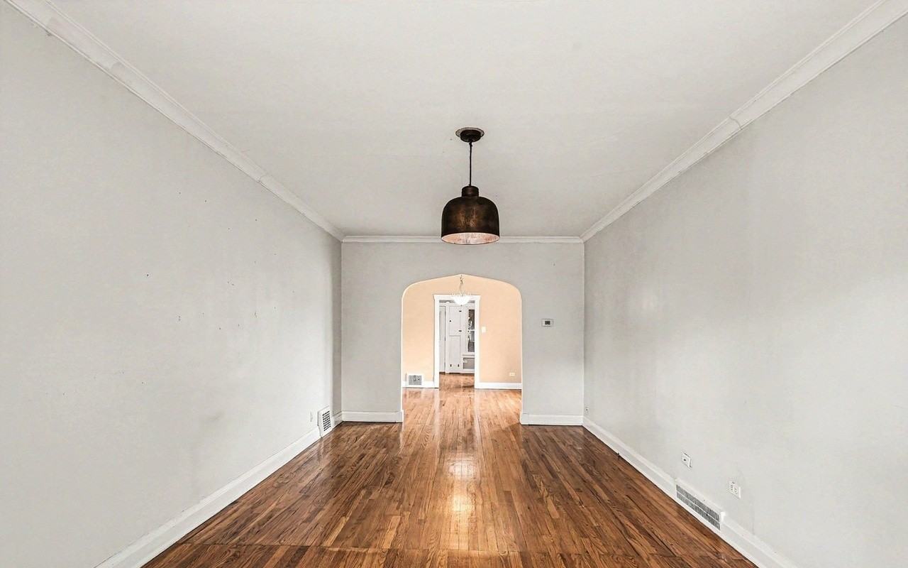 1094 Walter Ave - Photo 6 of 17