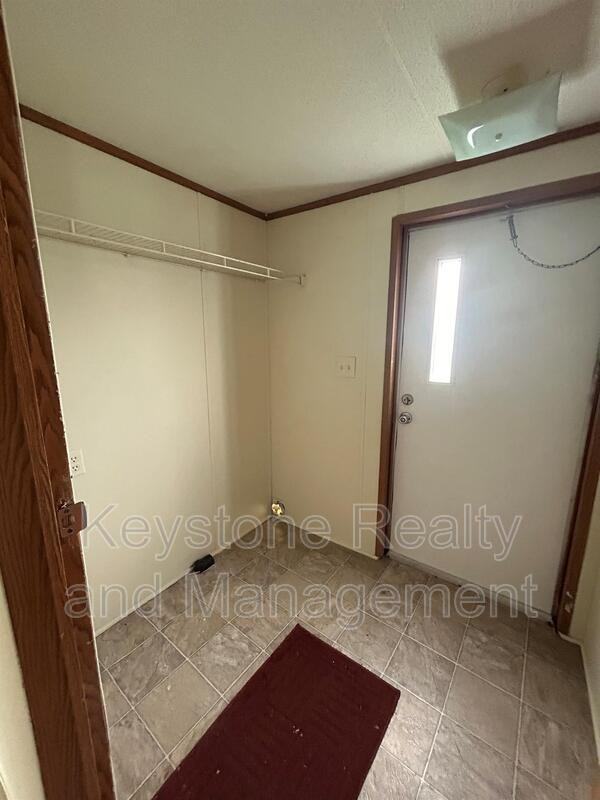 316 Jennifer St - Photo 4 of 13