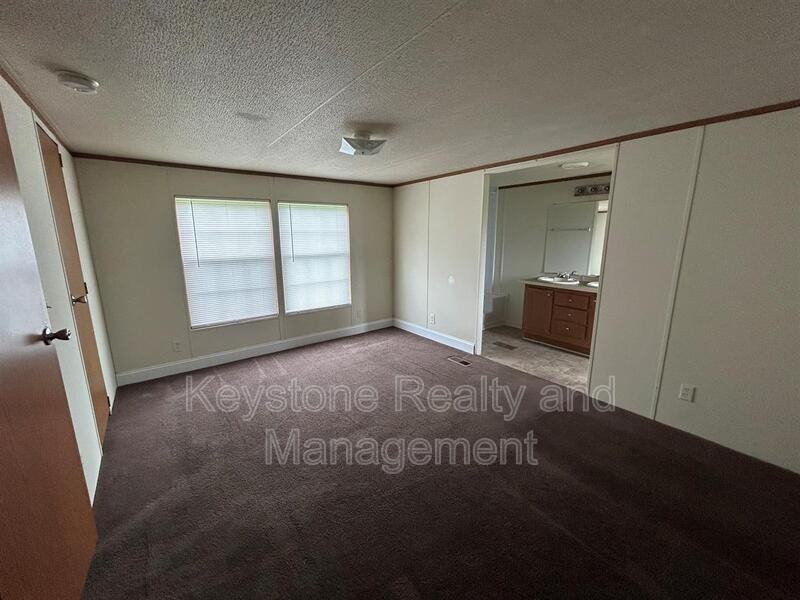 316 Jennifer St - Photo 5 of 13