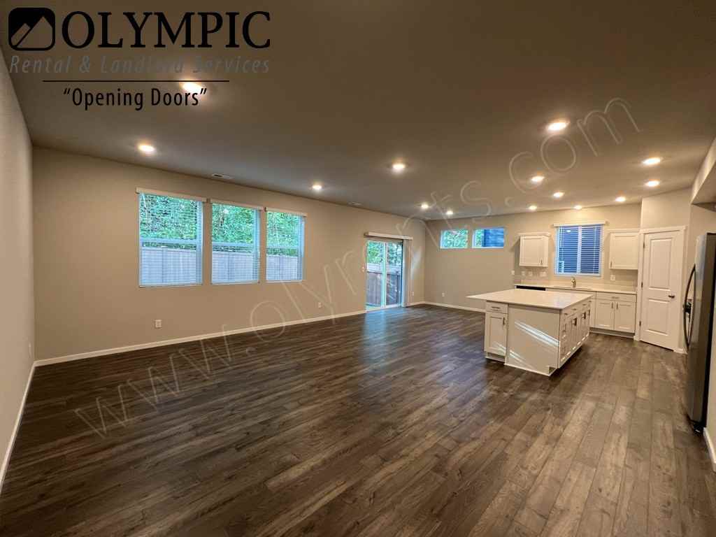 2213 Boxcar St Ne - Photo 5 of 33