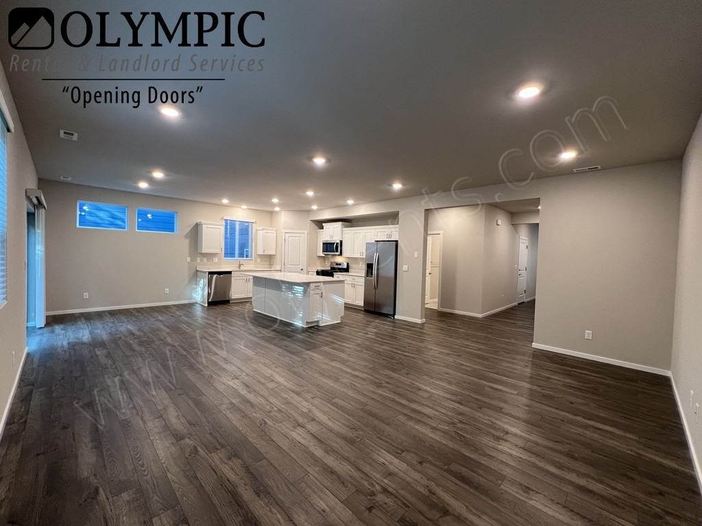 2213 Boxcar St Ne - Photo 6 of 33