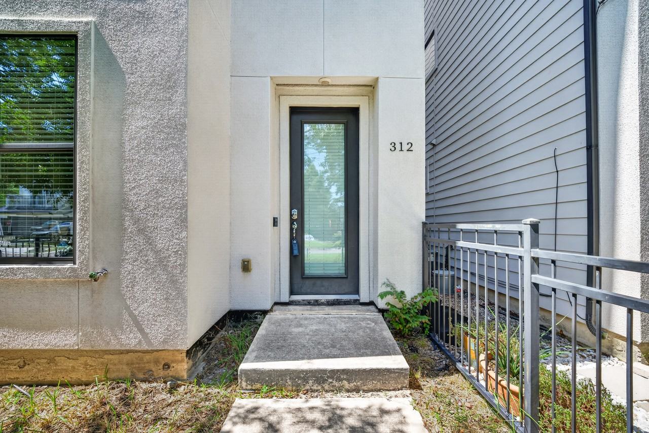 312 Palmer St - Photo 2 of 43