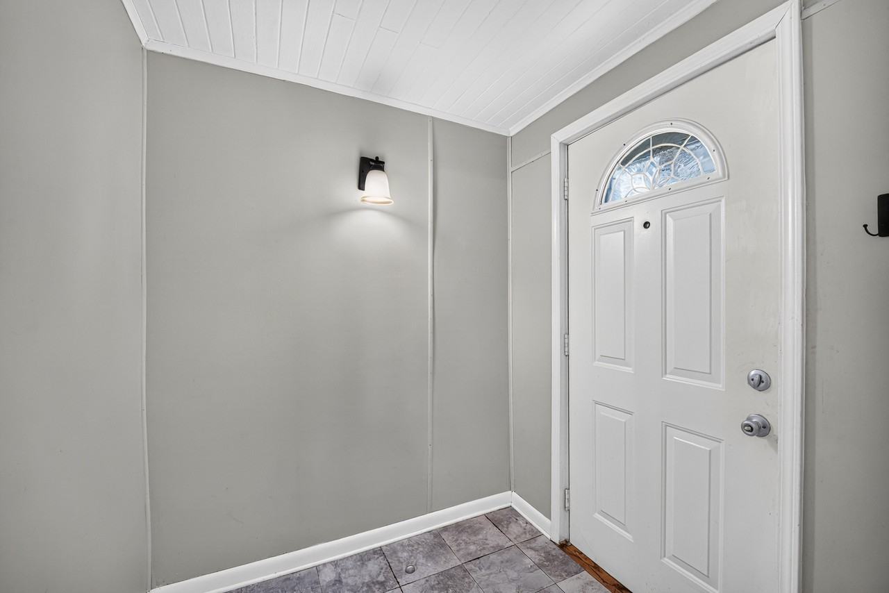 6306 Stillman St - Photo 5 of 33