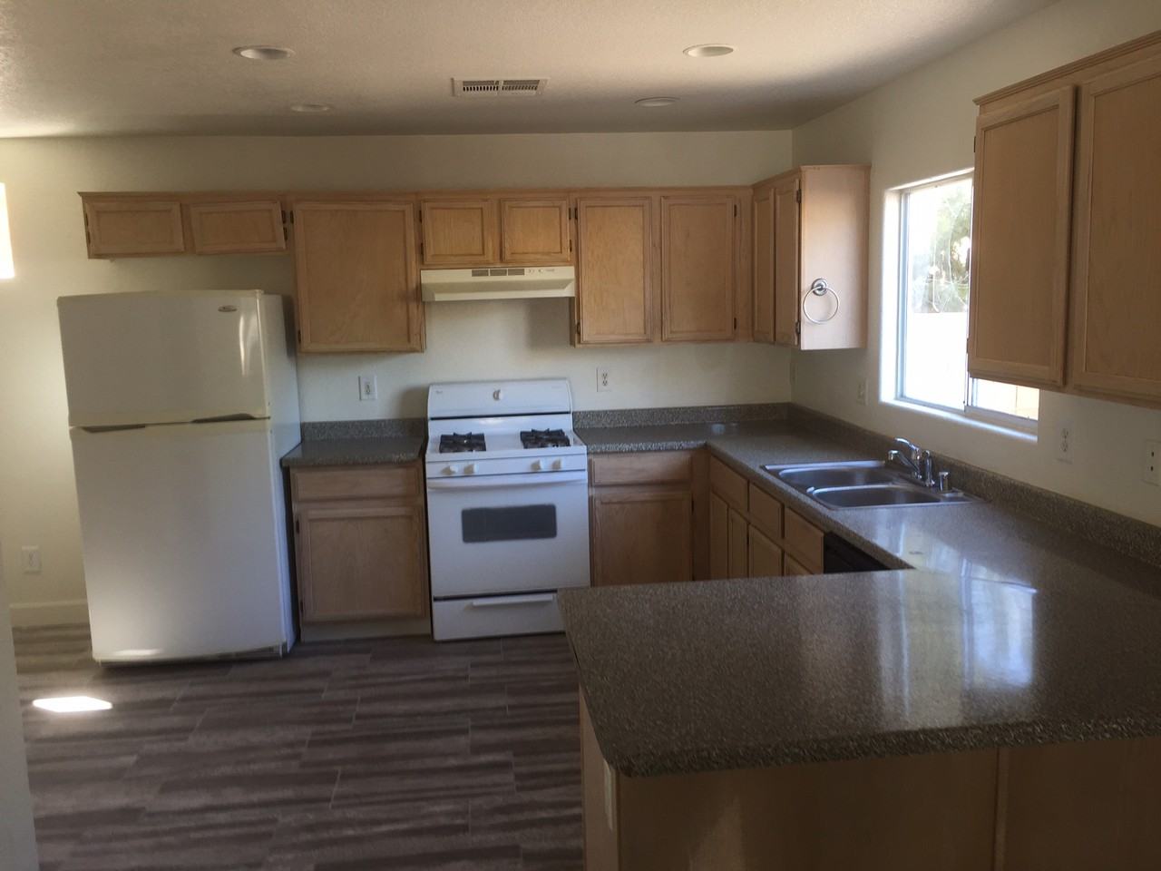 2197 Clancy St - Photo 2 of 14