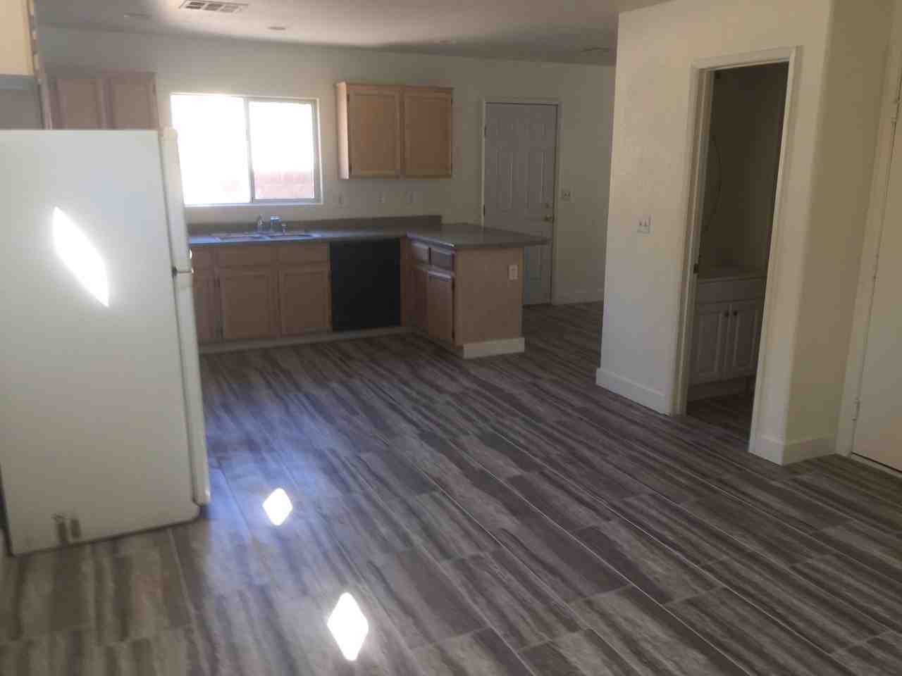 2197 Clancy St - Photo 3 of 14