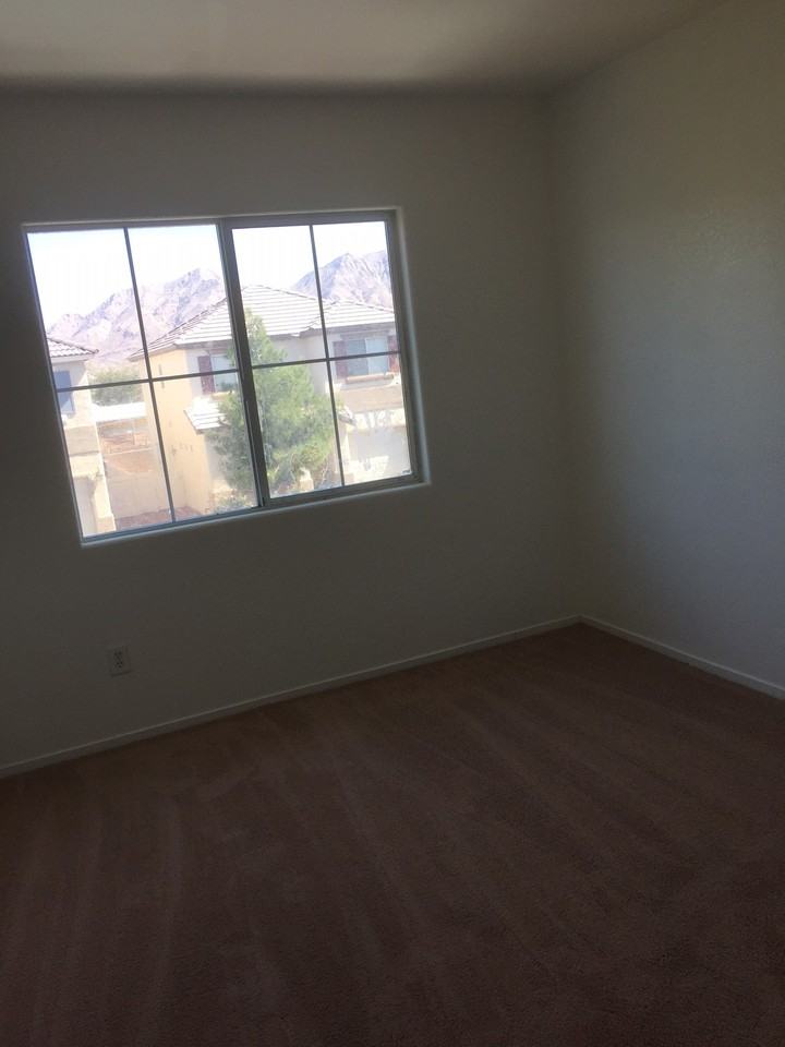 2197 Clancy St - Photo 5 of 14
