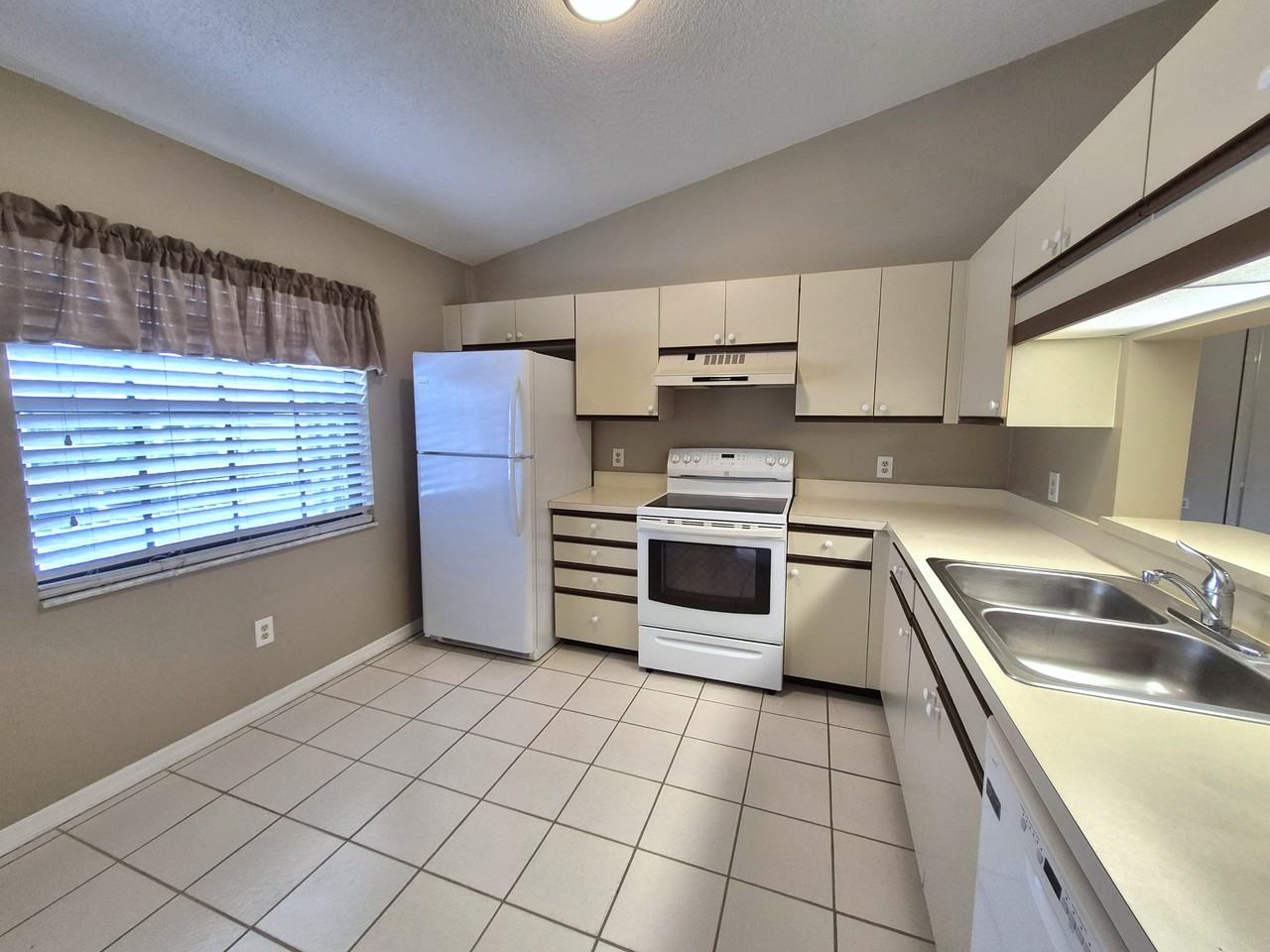 2150 Elm St #606 - Photo 5 of 26
