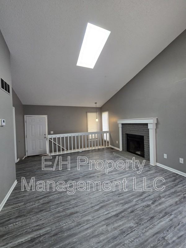 1527 N Smith Cir - Photo 4 of 32