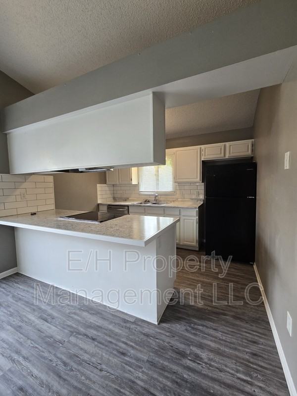 1527 N Smith Cir - Photo 5 of 32