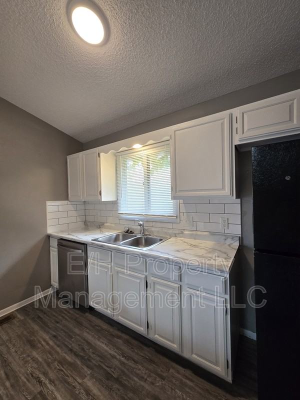 1527 N Smith Cir - Photo 6 of 32