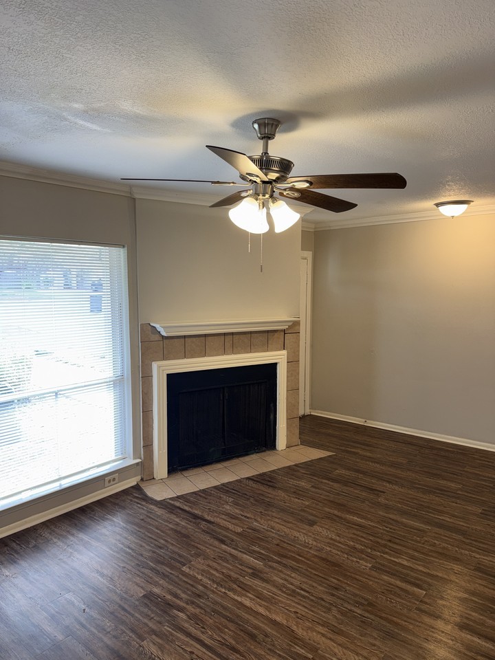 5635 Fountainwood Dr - Photo 3 of 20