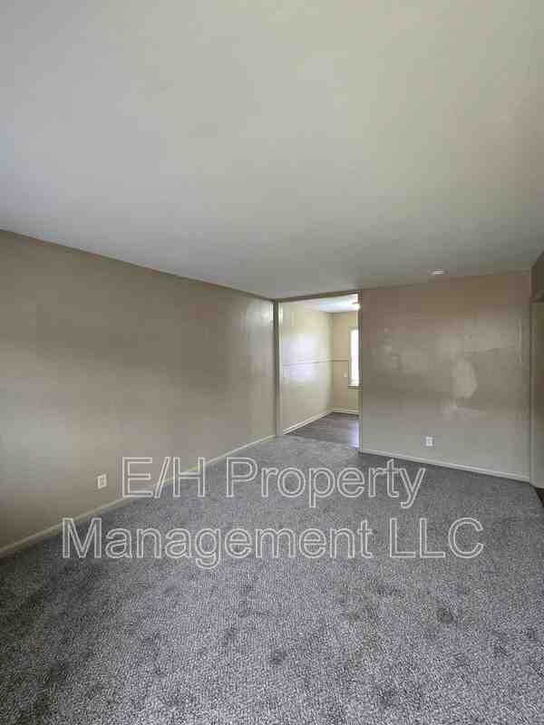 1956 S Hiram St - Photo 2 of 11