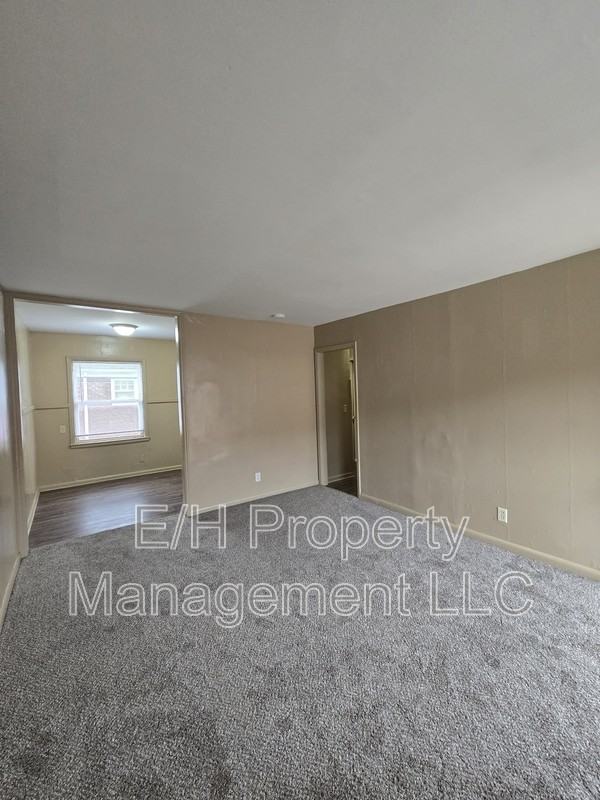 1956 S Hiram St - Photo 3 of 11