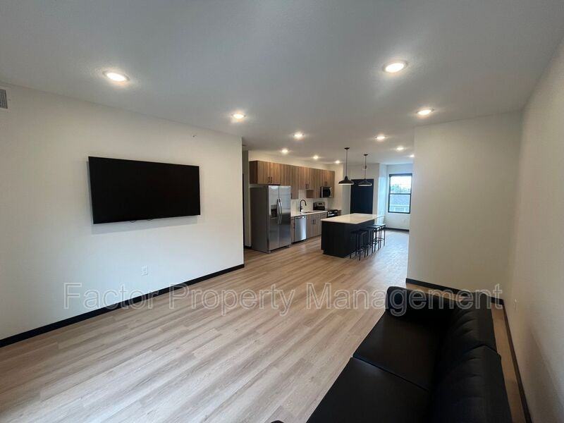 1300 Warren St #303 - Photo 3 of 14