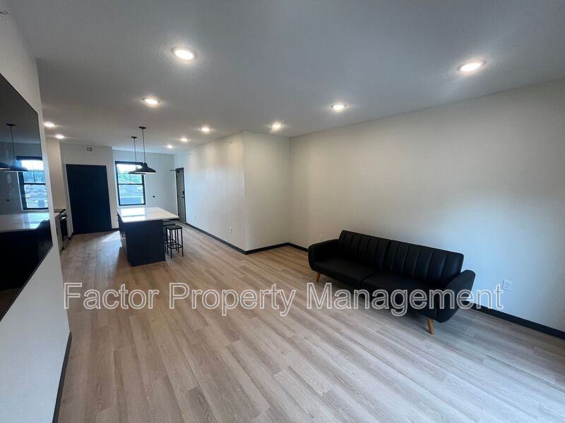 1300 Warren St #303 - Photo 4 of 14