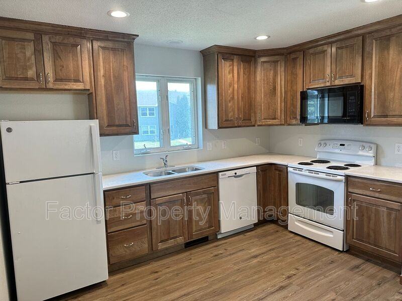 162 Balcerzak Dr - Photo 2 of 15