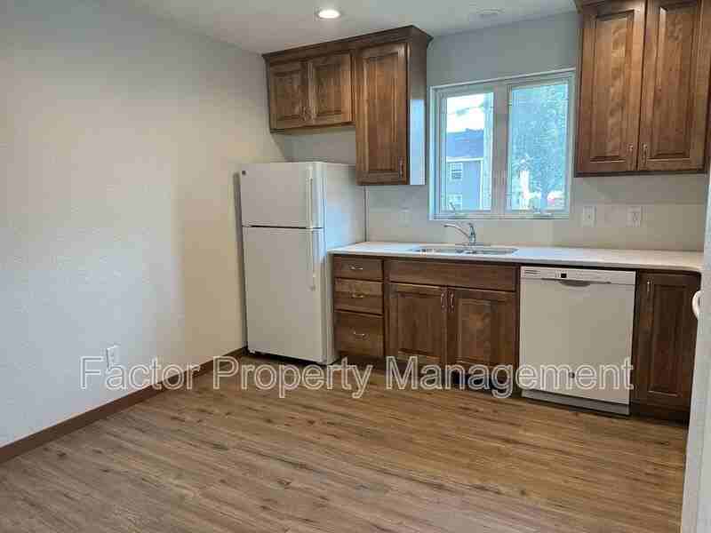 162 Balcerzak Dr - Photo 3 of 15