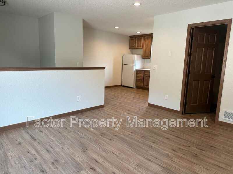 162 Balcerzak Dr - Photo 4 of 15